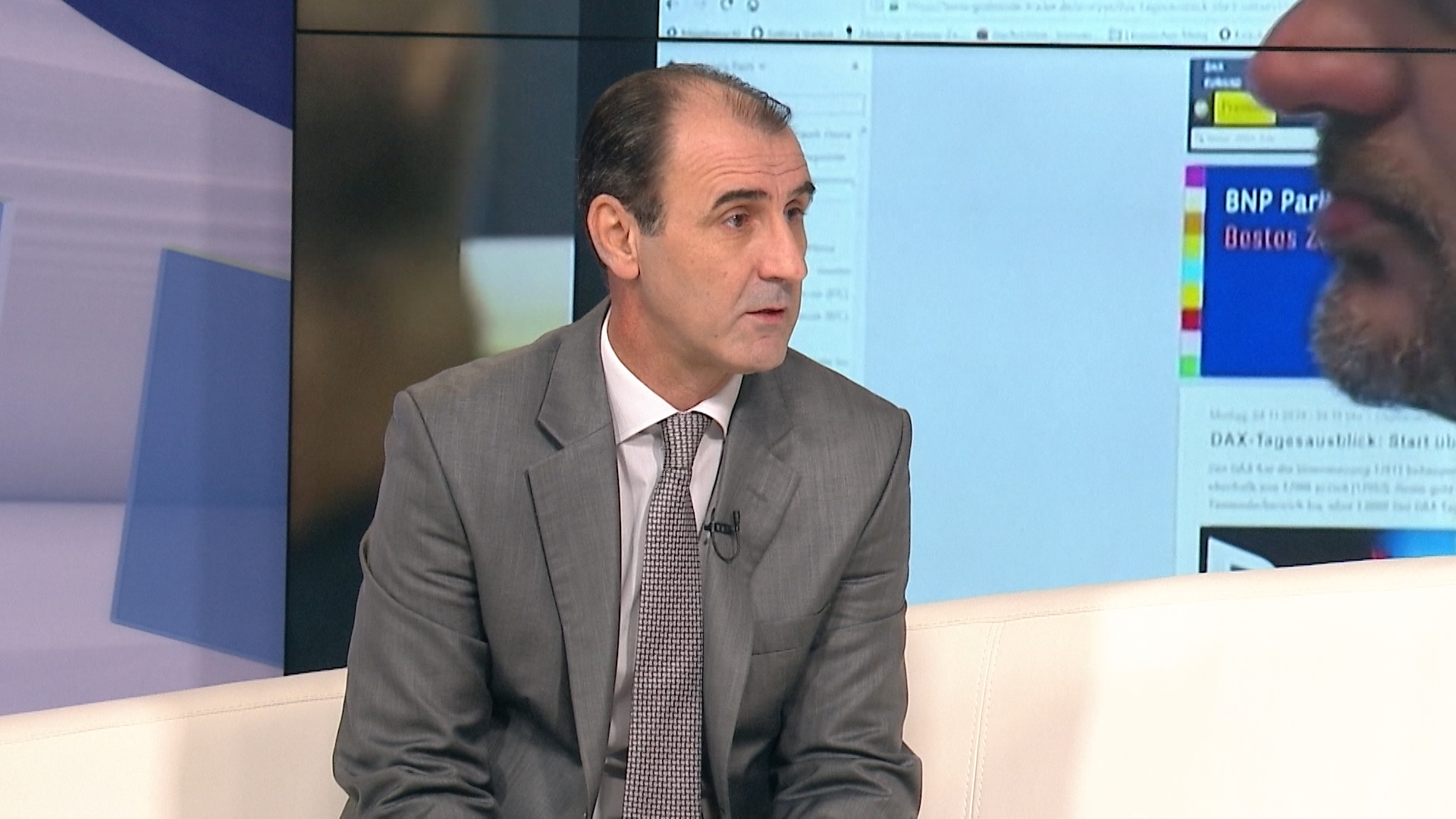 SA-ND-HODZIC-REP-171219-1(20191217-112217889).00_01_11_15.Still001