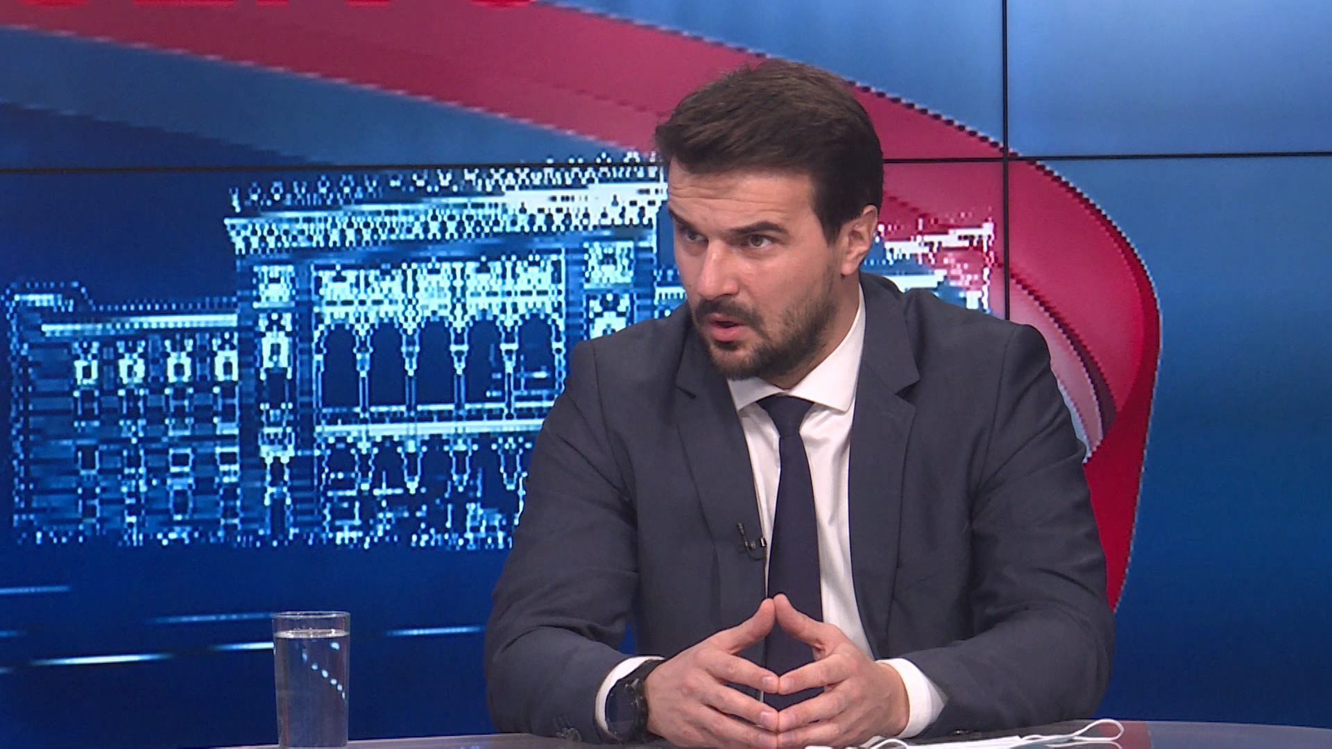 sa-nermin muzur-clf-130121.18_43_10_15.Still001