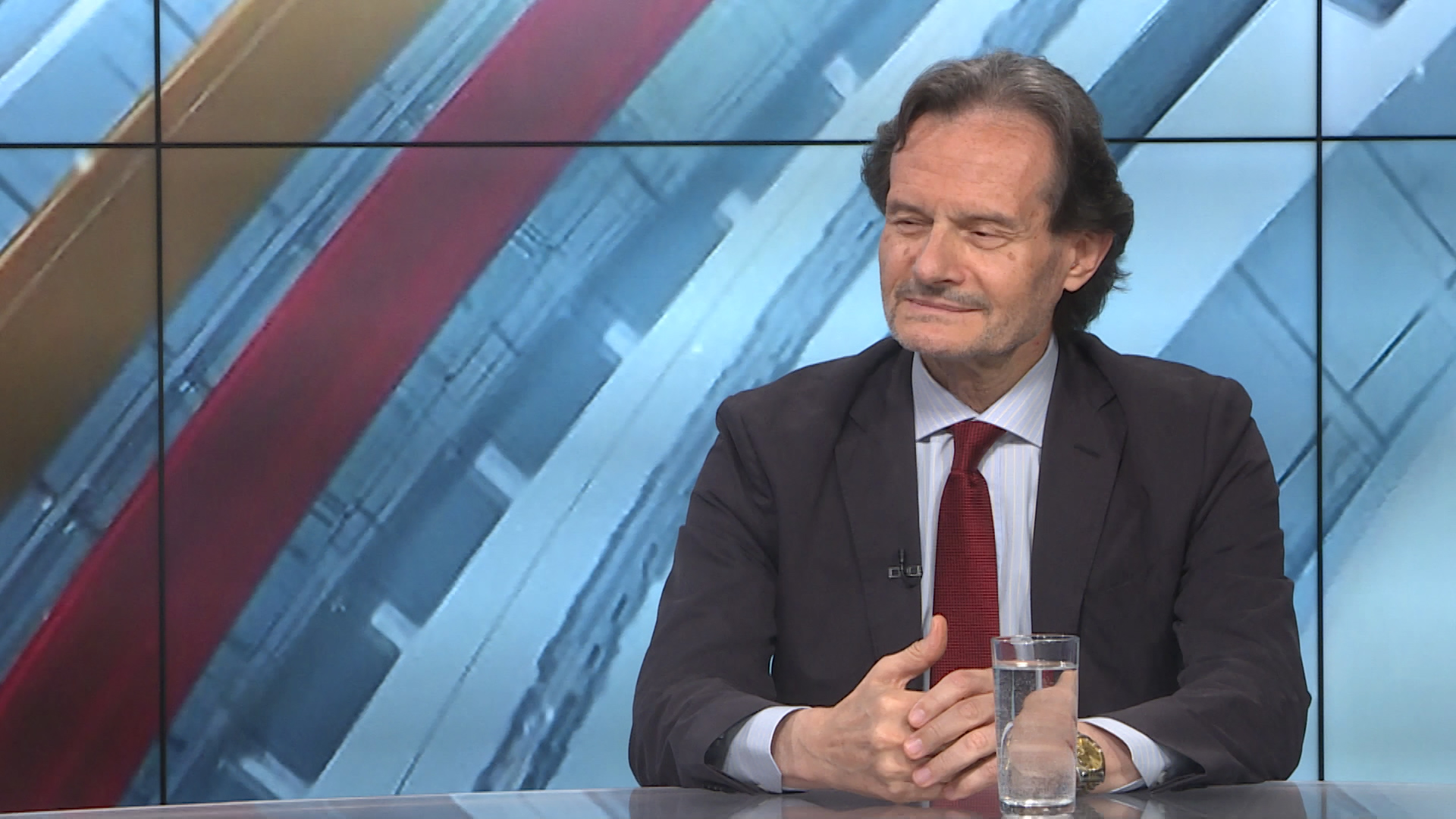 SA-NJEMACKA ZAKON PKG-19-ZVK-1(20190612-164540282).00_02_42_11.Still017