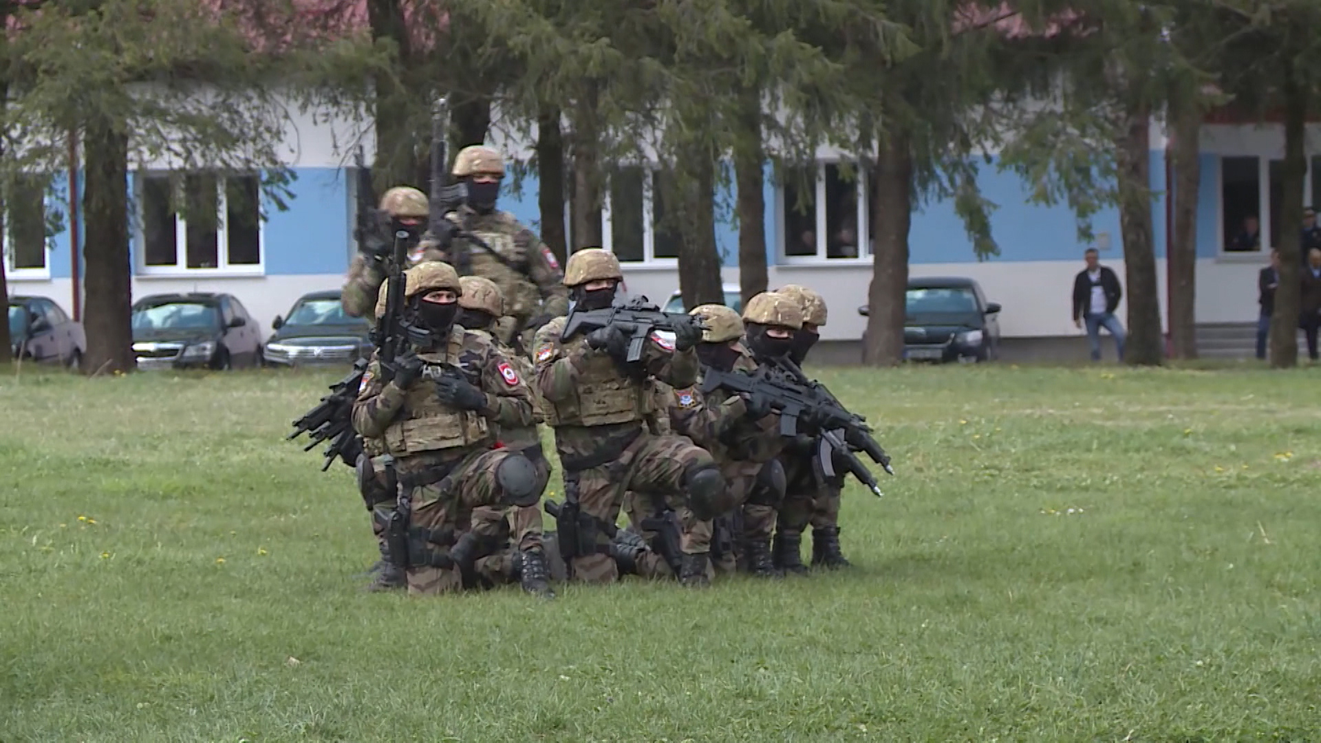 SA-ODLAZE POLICAJCI PKG-ANM-1(20190529-163826795).00_02_18_10.Still001