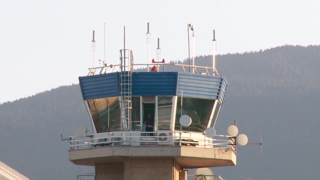 SA-OPREMA KINA AERODROM VO-MIV-1