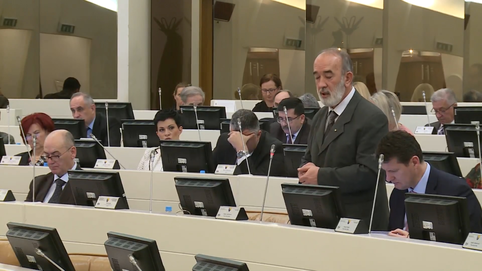 sa-parlament vo-200218-vld-wmt.Still009