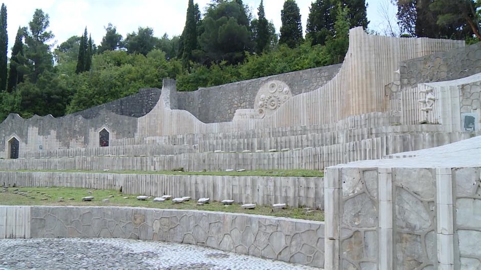 SA-PARTIZANSKO GROBLJE PKG-DJK-1(20180509-183116682).Still001