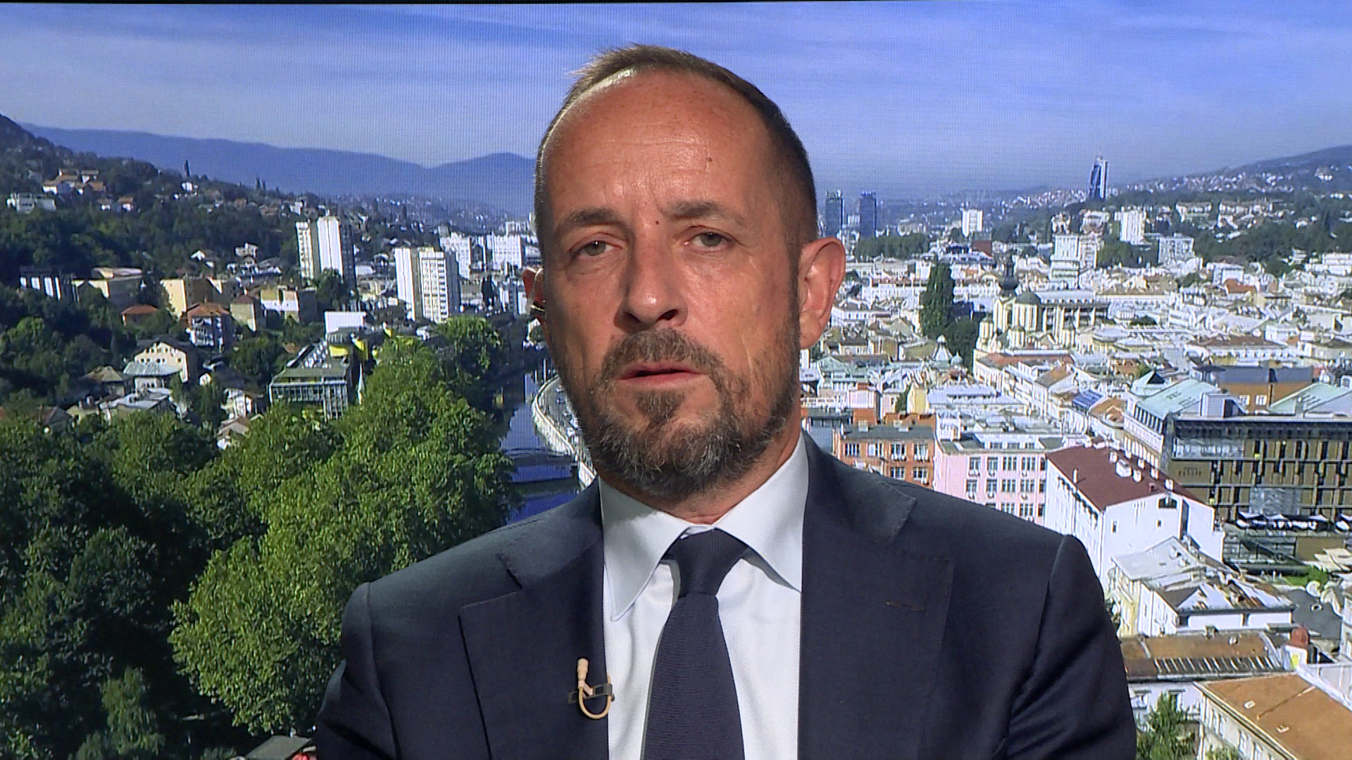 sa-peter van der auewert-clf-230620-1.18_21_30_07.Still001