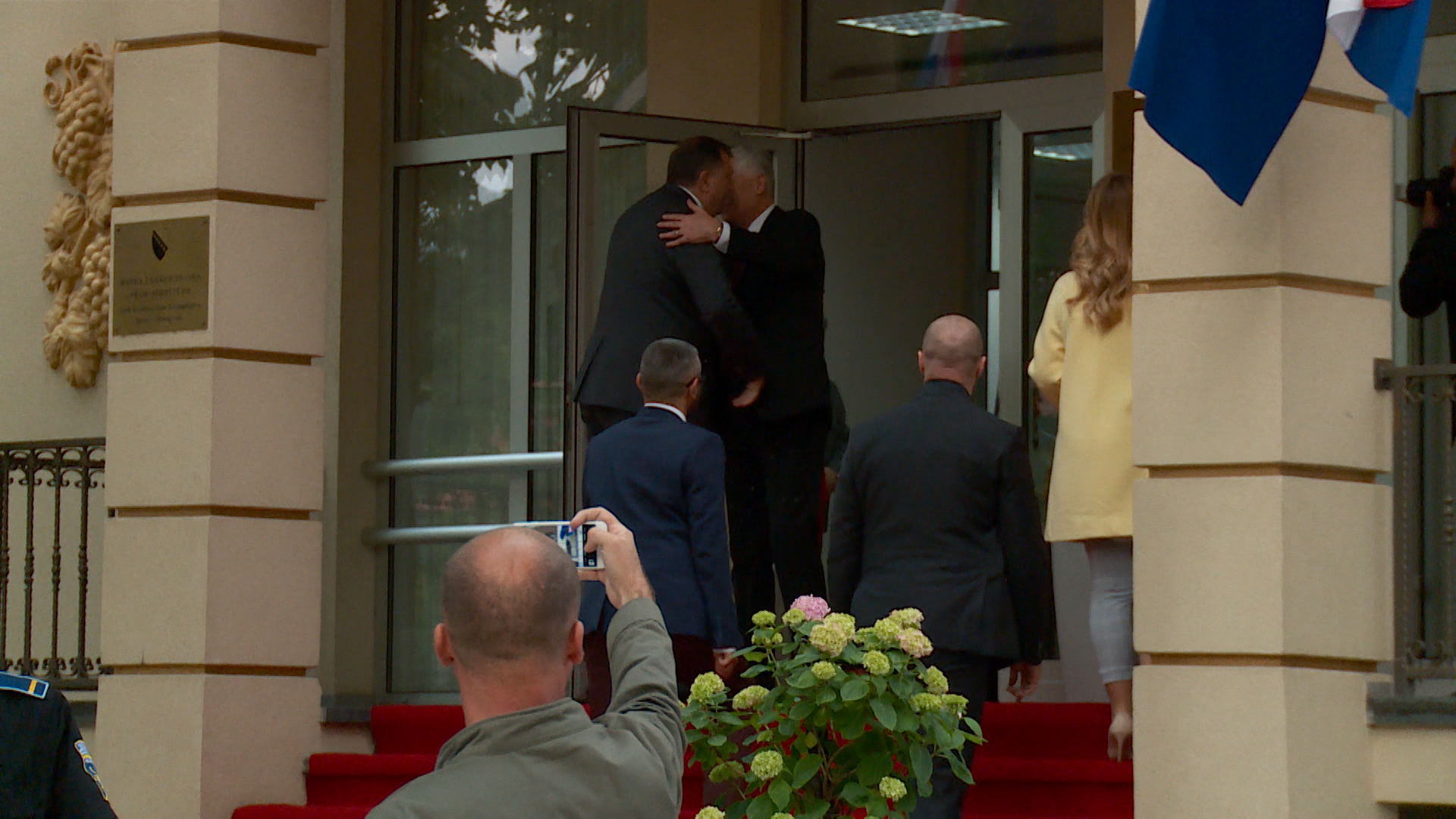 SA-PLAN B PKG-19-ALT-2(20180515-181618734).00_00_15_03.Still002