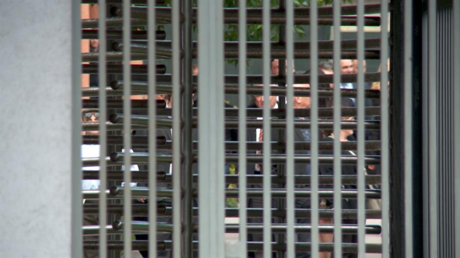 SA-POLICIJA PROTEST LKLV-19-MAM-1(20160518-170429106).Still008