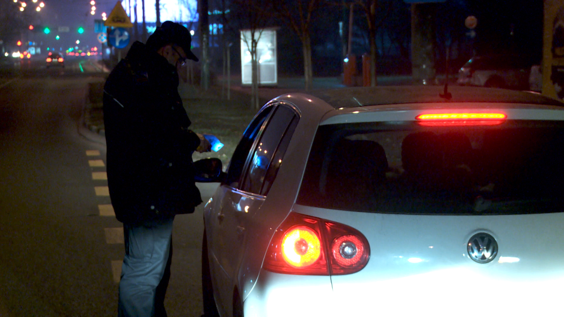 sa-policijska patrola-ads-7(20161210-120259087).Still006