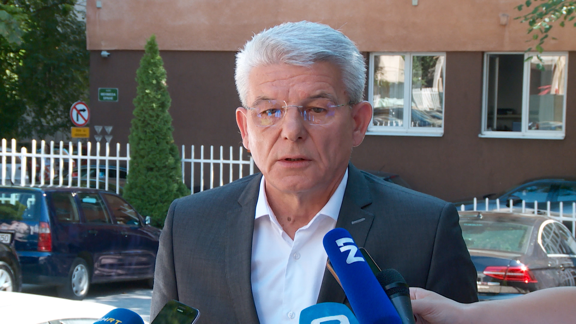 SA-POLITIKA F UP DONUT-ALT-1(20190819-173432719).00_02_03_11.Still009