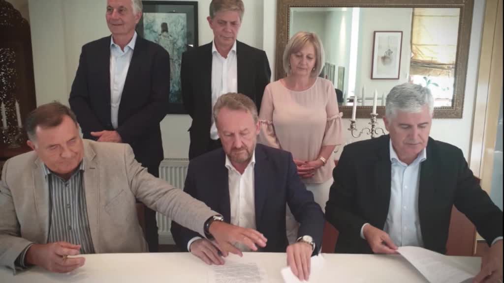 SA-POLITIKA F UP PKG-ALT-1