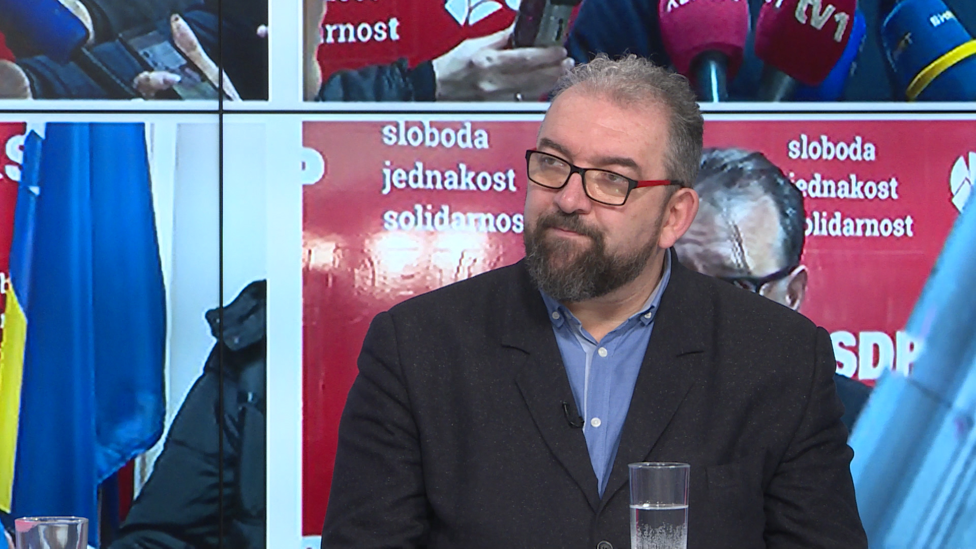 SA-POZAR MIGRANT PKG-ALT-1(20190205-164412095).00_24_37_19.Still008