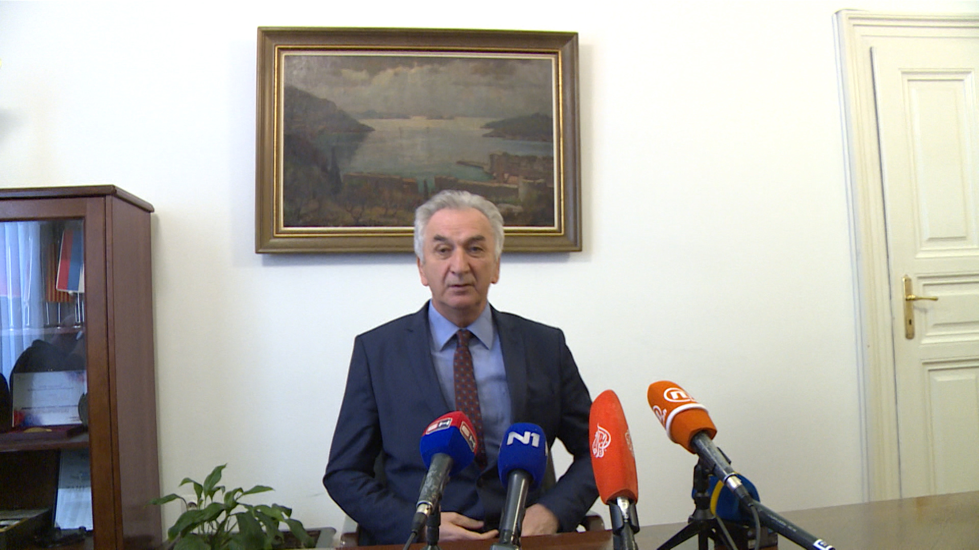 SA-PREDSTAVA TUZLA-PKG-ADG-1(20190117-144329848).00_00_13_11.Still008