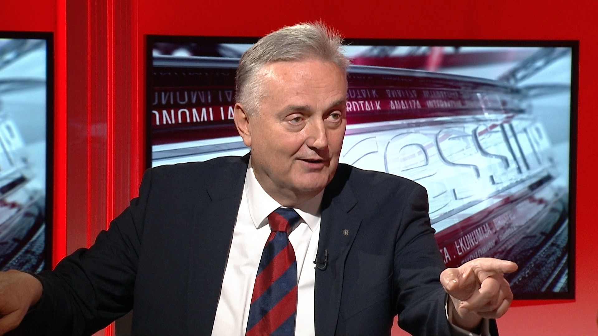 SA-PRESSING-071118-01.00_19_38_08.Still013