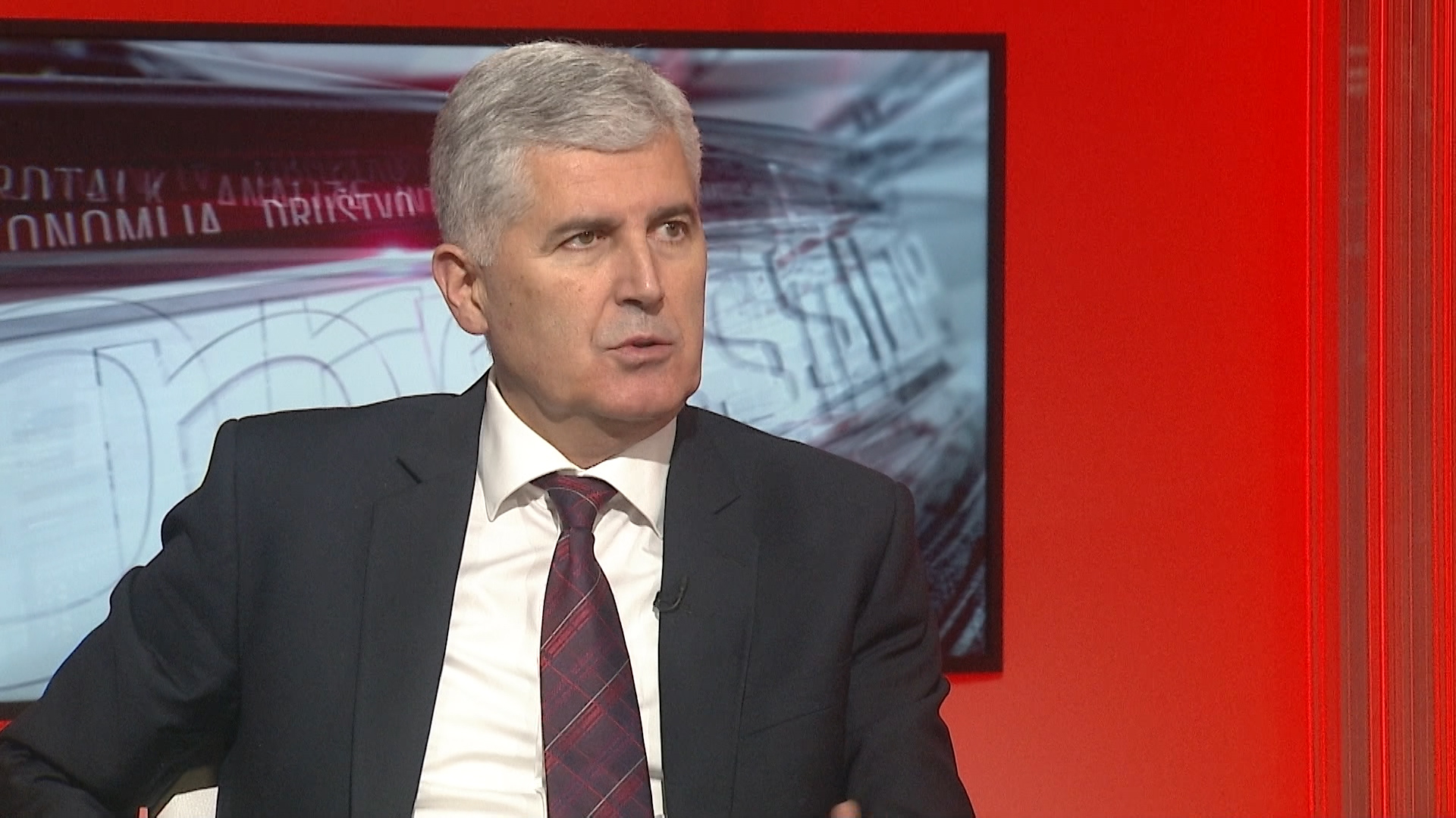 SA-PRESSING-140318-01_1.Still003