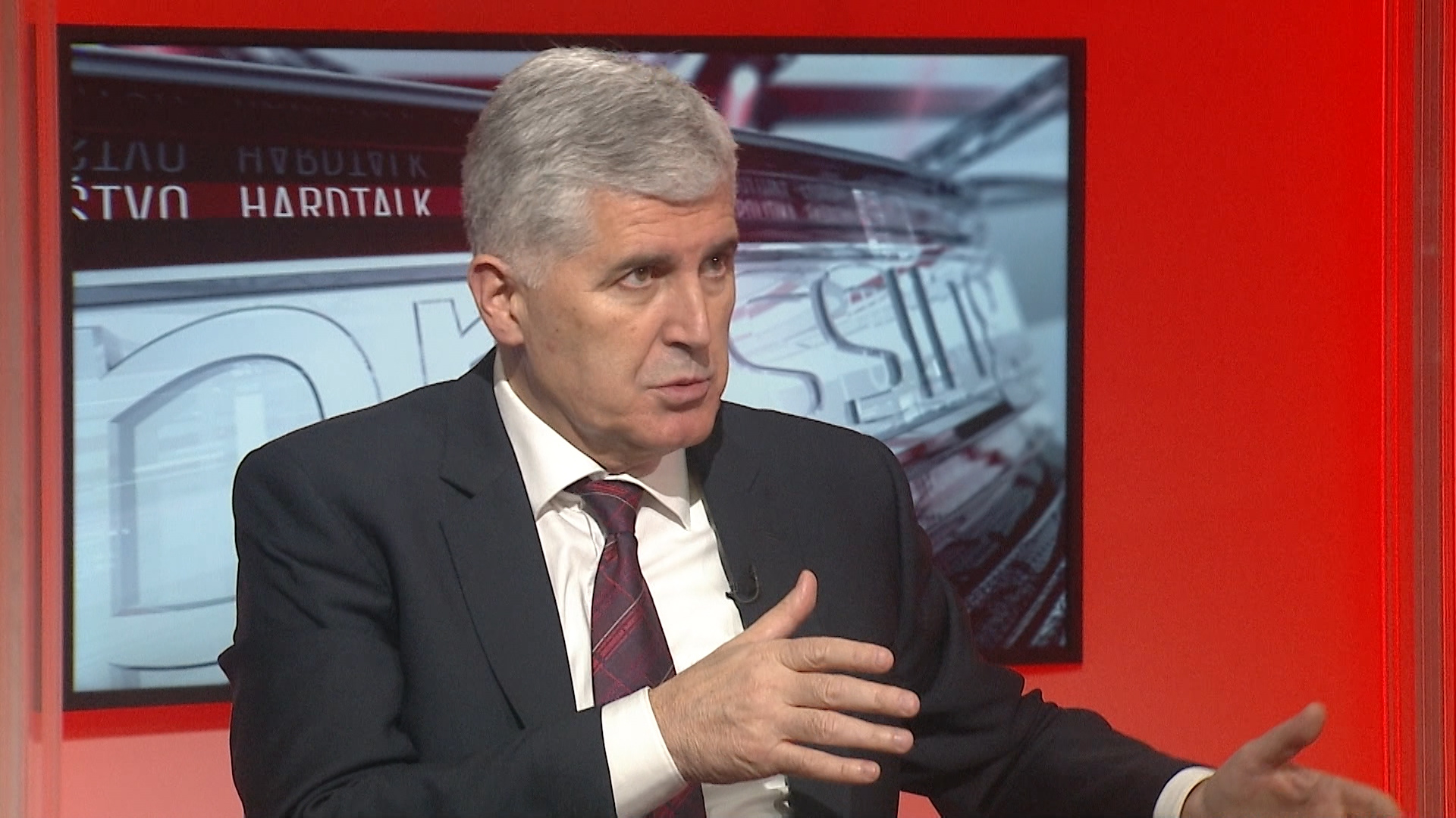 SA-PRESSING-140318-01_1.Still008