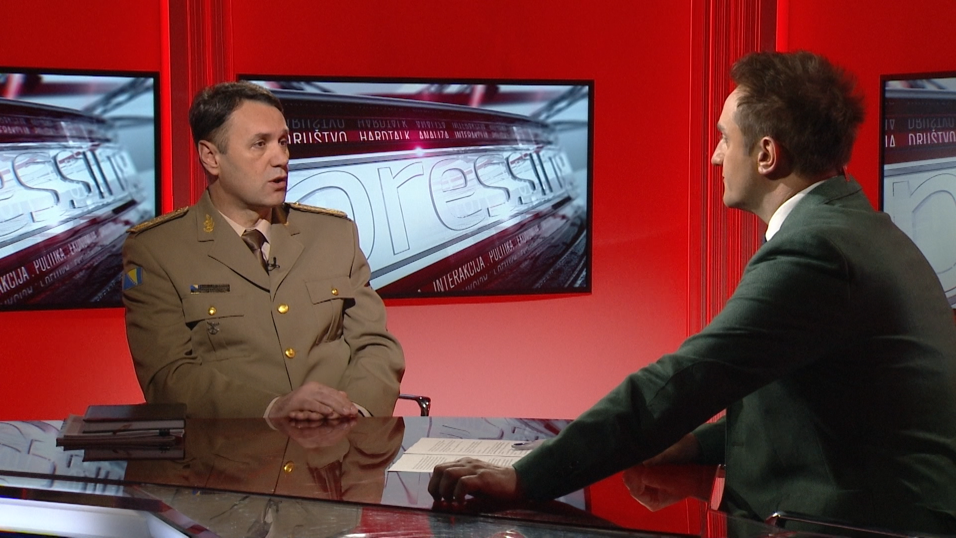 SA-PRESSING-150519-01.14_39_18_08.Still004