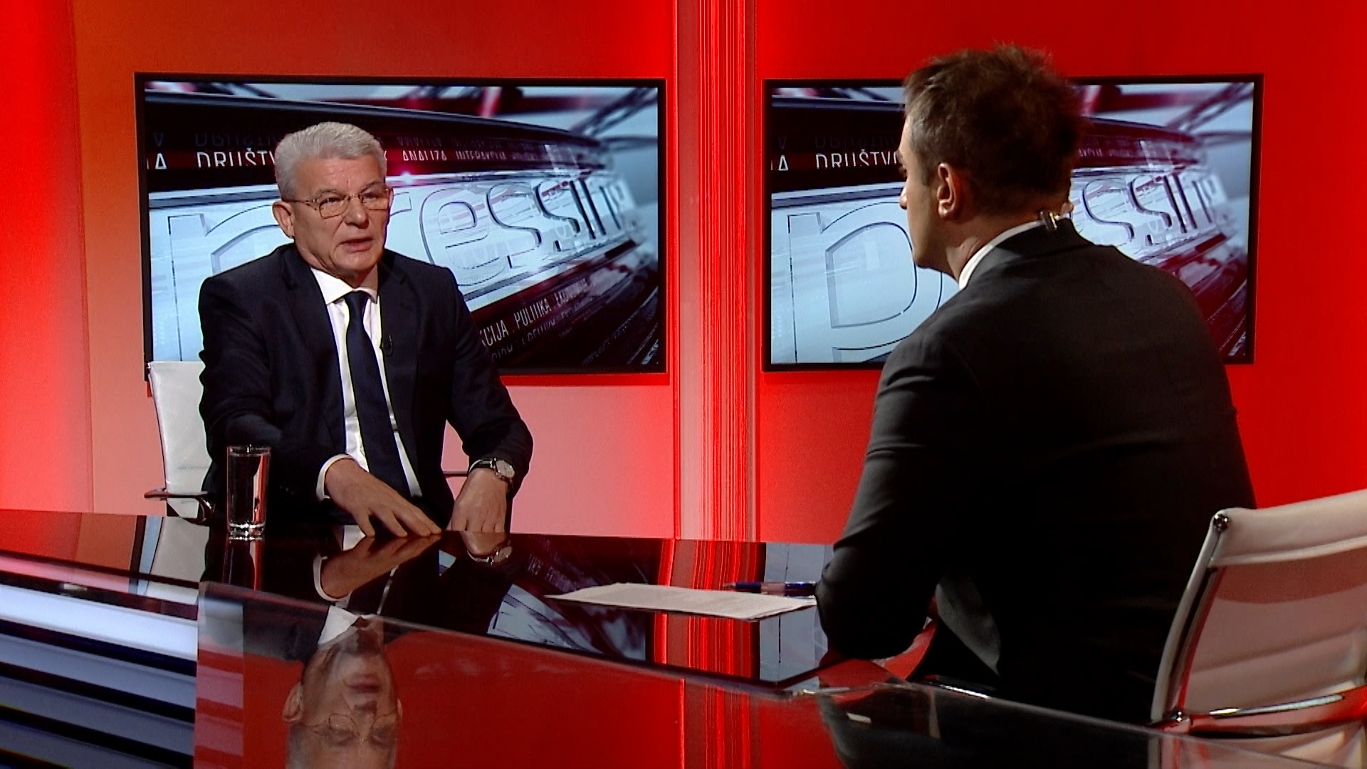 sa-pressing-2000-021220-sirovo.00_15_26_04.Still005