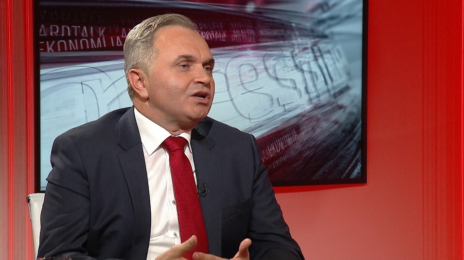 SA-PRESSING-201119-01.20_23_44_00.Still004