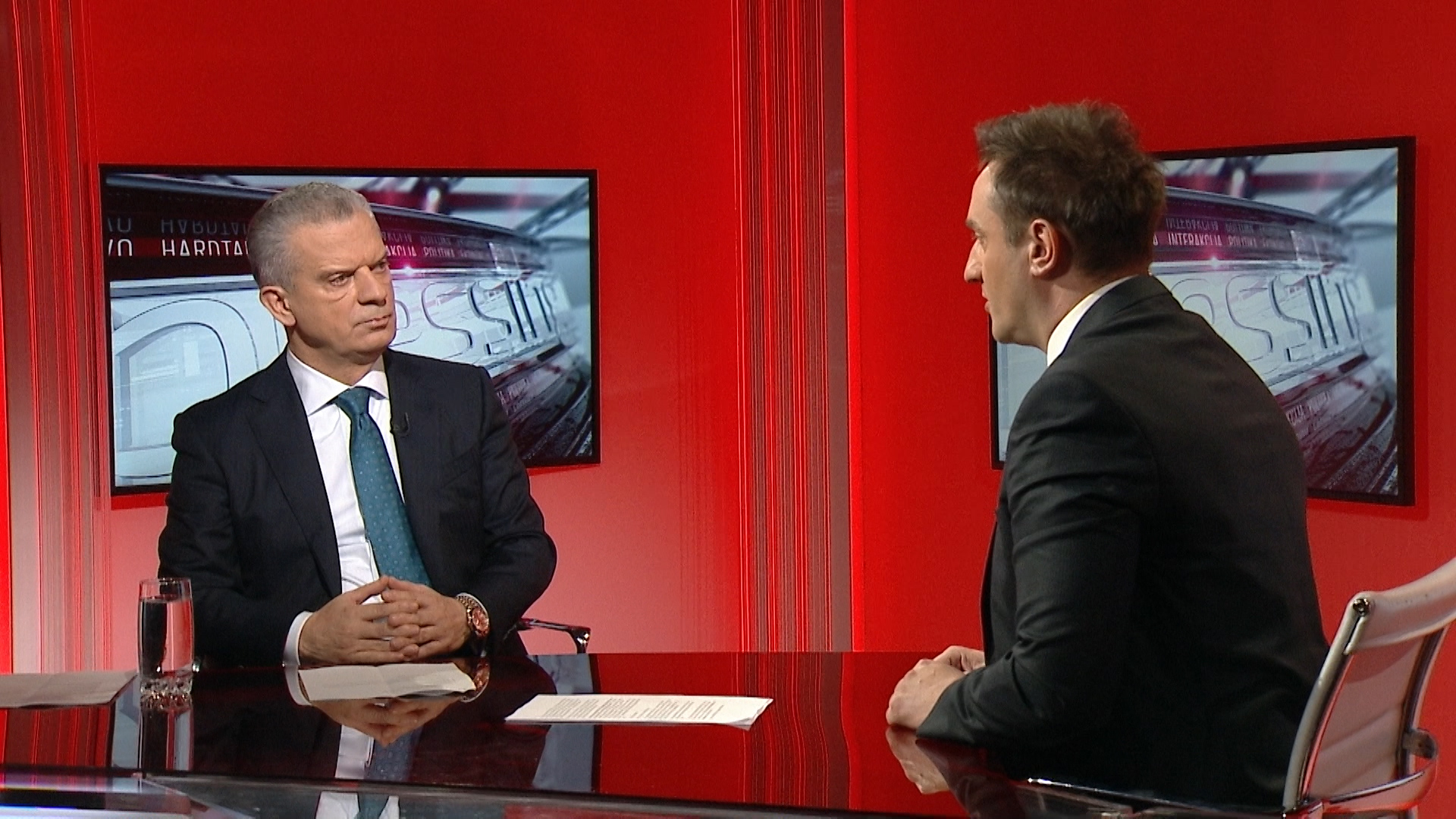 SA-PRESSING-220120-01.20_06_56_04.Still004