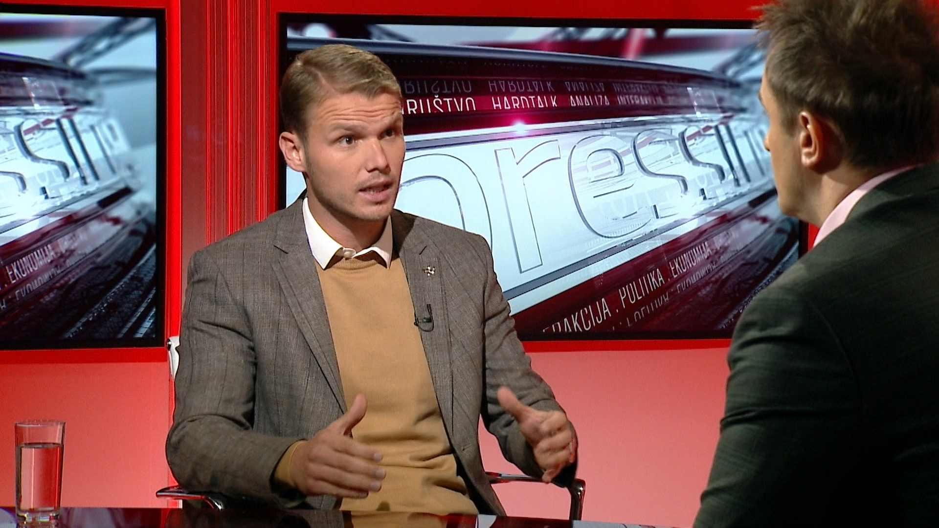 SA-PRESSING-251219-01.00_09_58_03.Still002