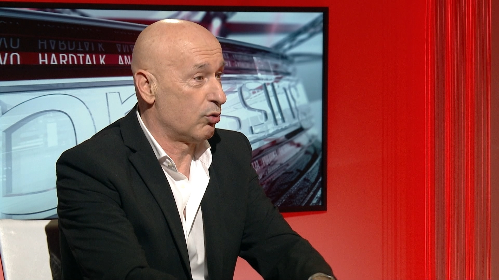 SA-PRESSING-301019-01.00_09_39_14.Still005