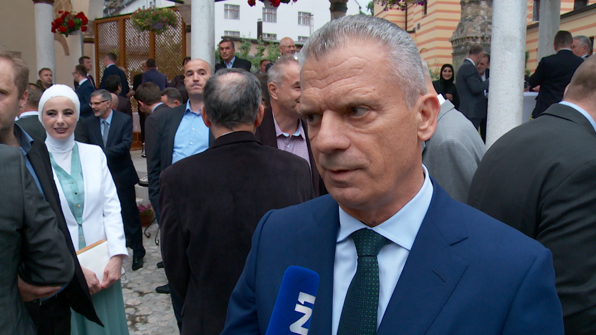 sa-prijem bajramski-has(20180615-203540399).MXF.00_13_34_15.Still004