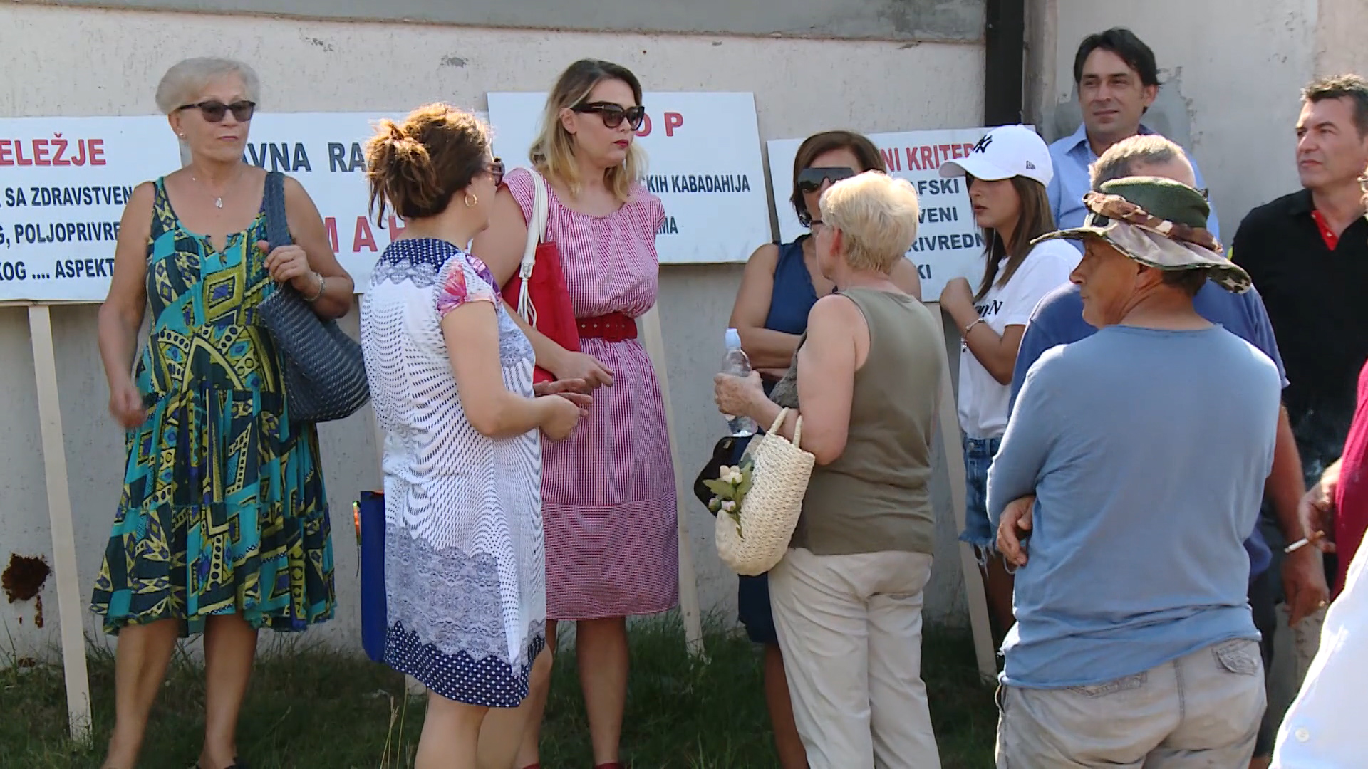 sa-prosvjed mostar-djk(20190823-161606868).mxf.00_00_39_22.Still002