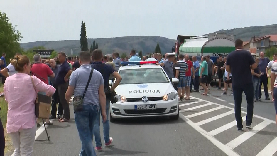 SA-PROTESTI ALUMINIJ ADLIB-AMK-1(20190709-174048473).mxf.00_01_24_10.Still002