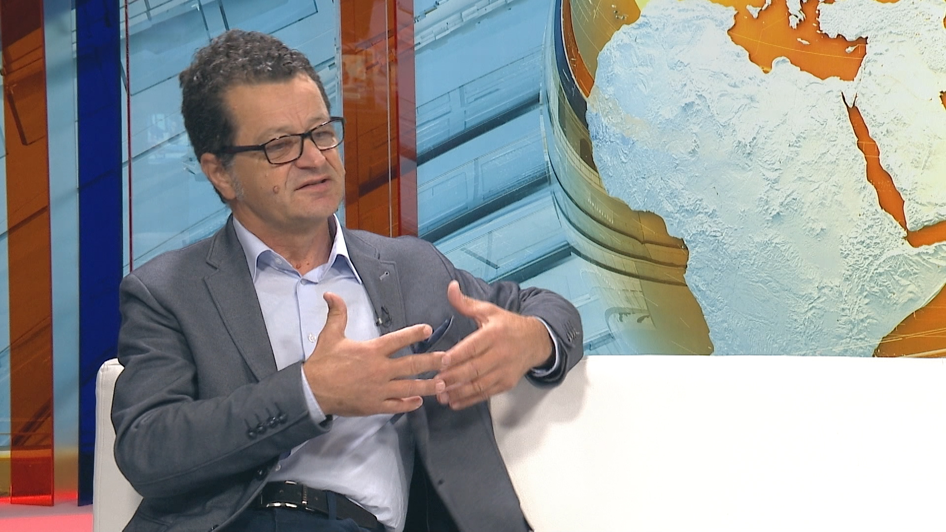 sa-raguz-160518-clf.00_08_48_16.Still002