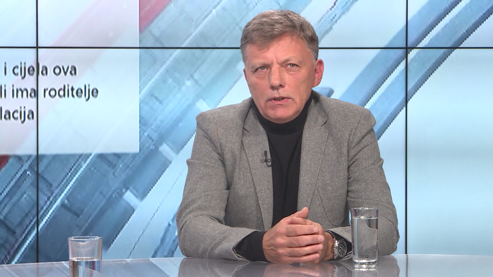 SA-REAX ZANDARMERIJA PKG-ADS(20190924-165314459).00_01_59_08.Still015