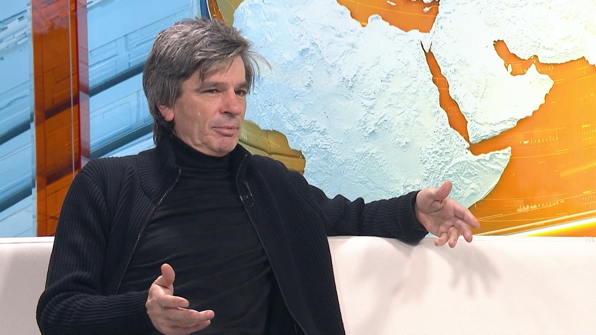 sa-residat-clf.00_04_04_01.Still002