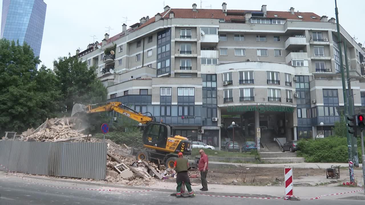 SA-RUSENJE KUCE VO-JAH