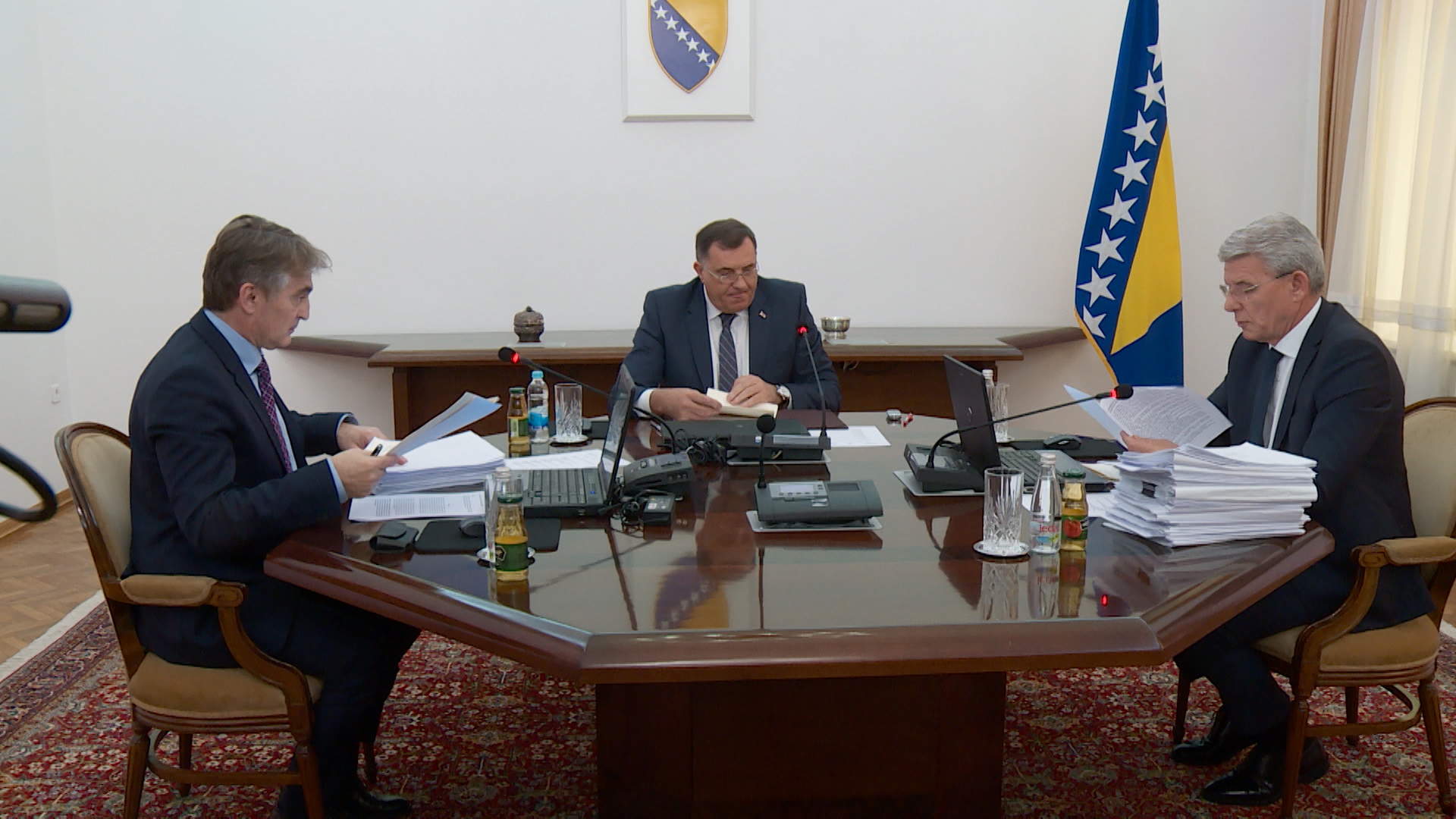 SA-SAJAM KNJIGA PKG-ADG-1(20190418-164322254).00_00_01_13.Still011