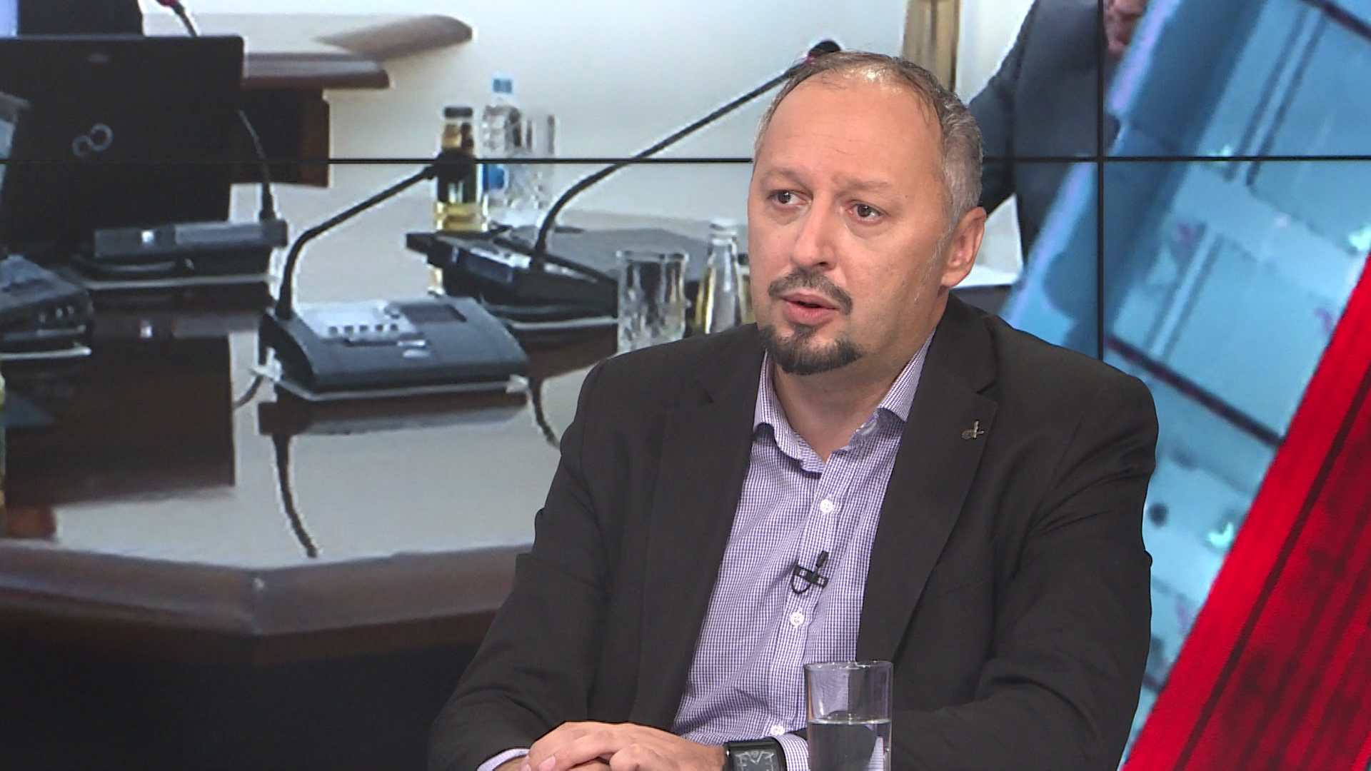 sa-sasa obradovic-clf.00_02_38_19.Still001