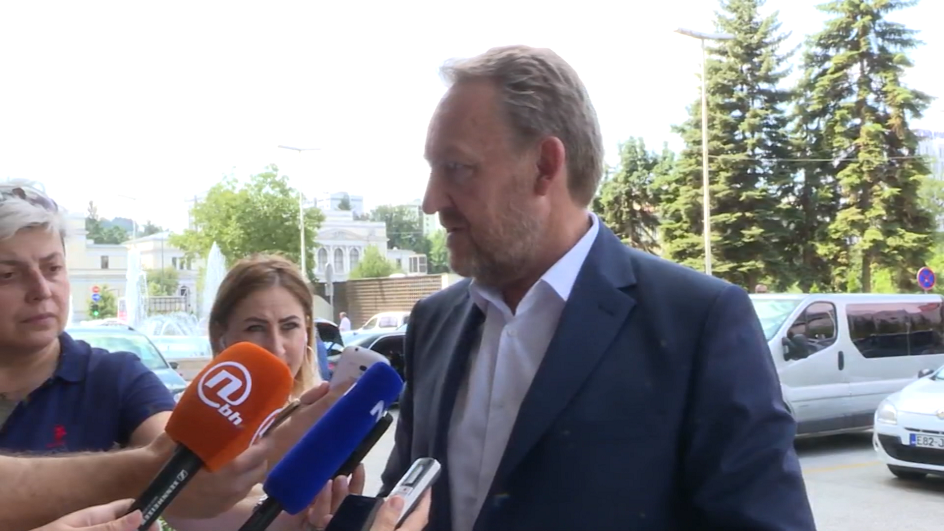 sa-sda vo sot-270719-tjd-wmt.11_15_06_12.Still001