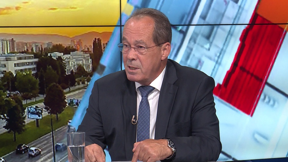 sa-sifet podzic-clf-170920.17_54_12_23.Still001