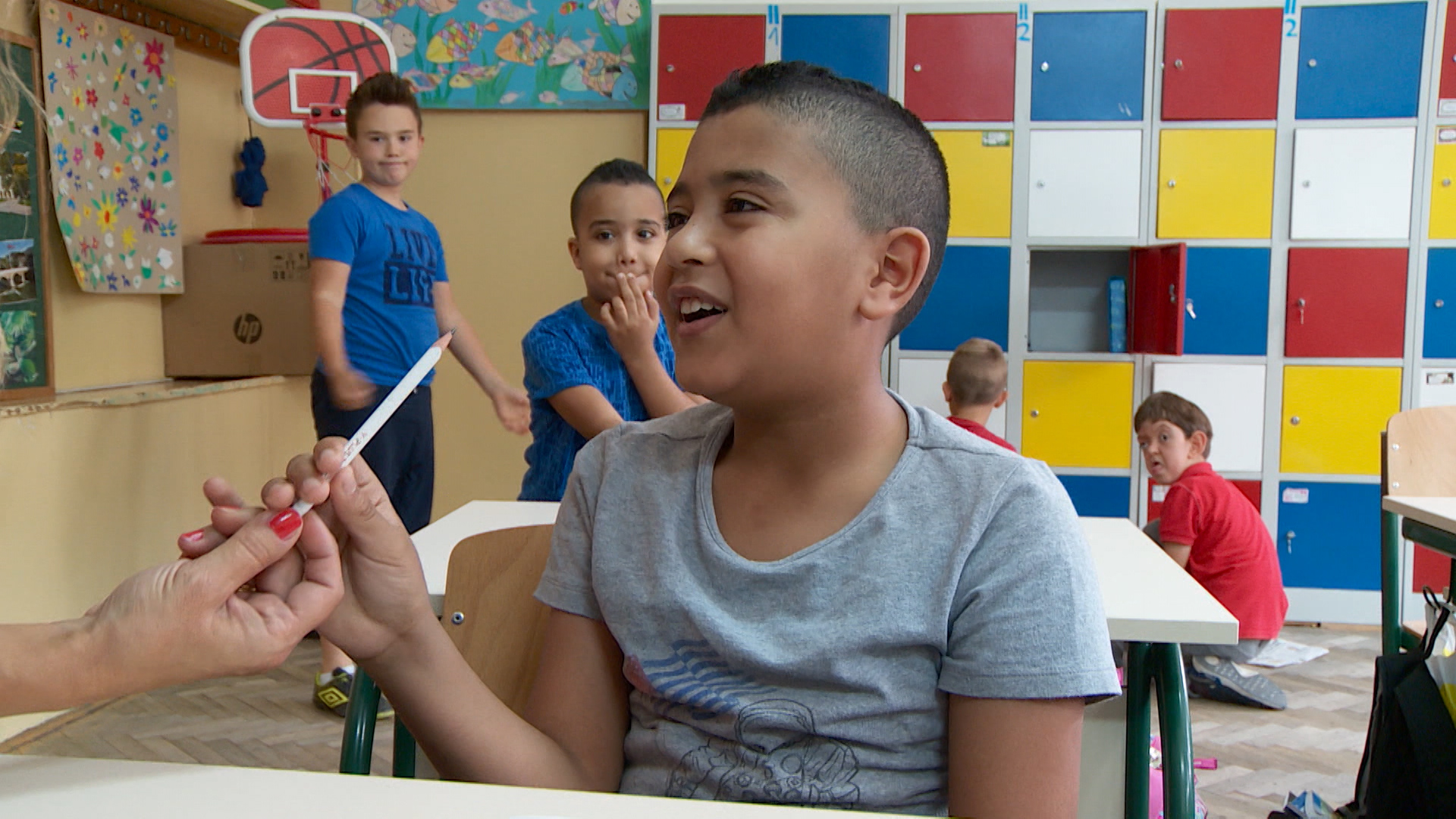 SA-SIRIJCI U SKOLI PKG-HAS-1(20180921-163616407).00_00_36_19.Still004