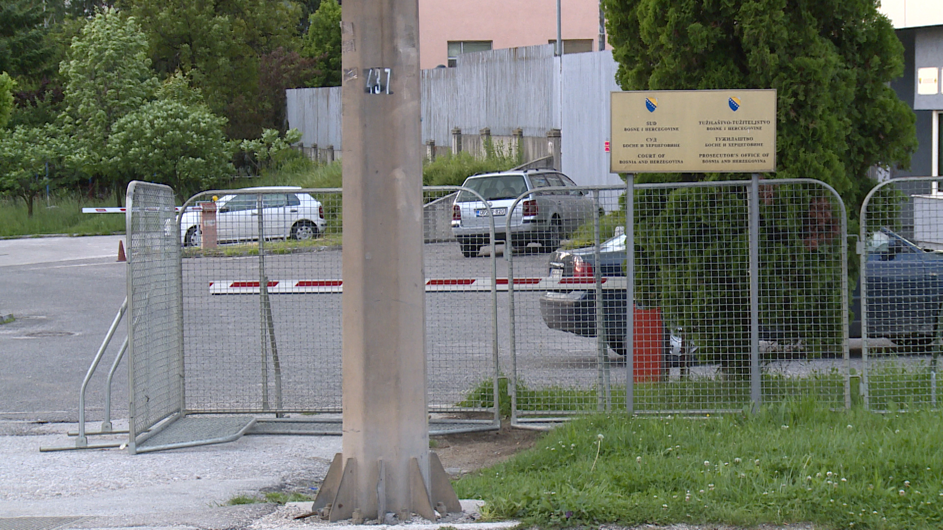 sa-sud bih ograda-das(20190528-193606702).00_00_13_09.Still002