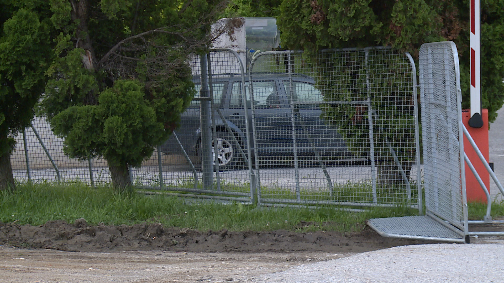 sa-sud bih ograda-das(20190528-193606702).00_00_35_03.Still003