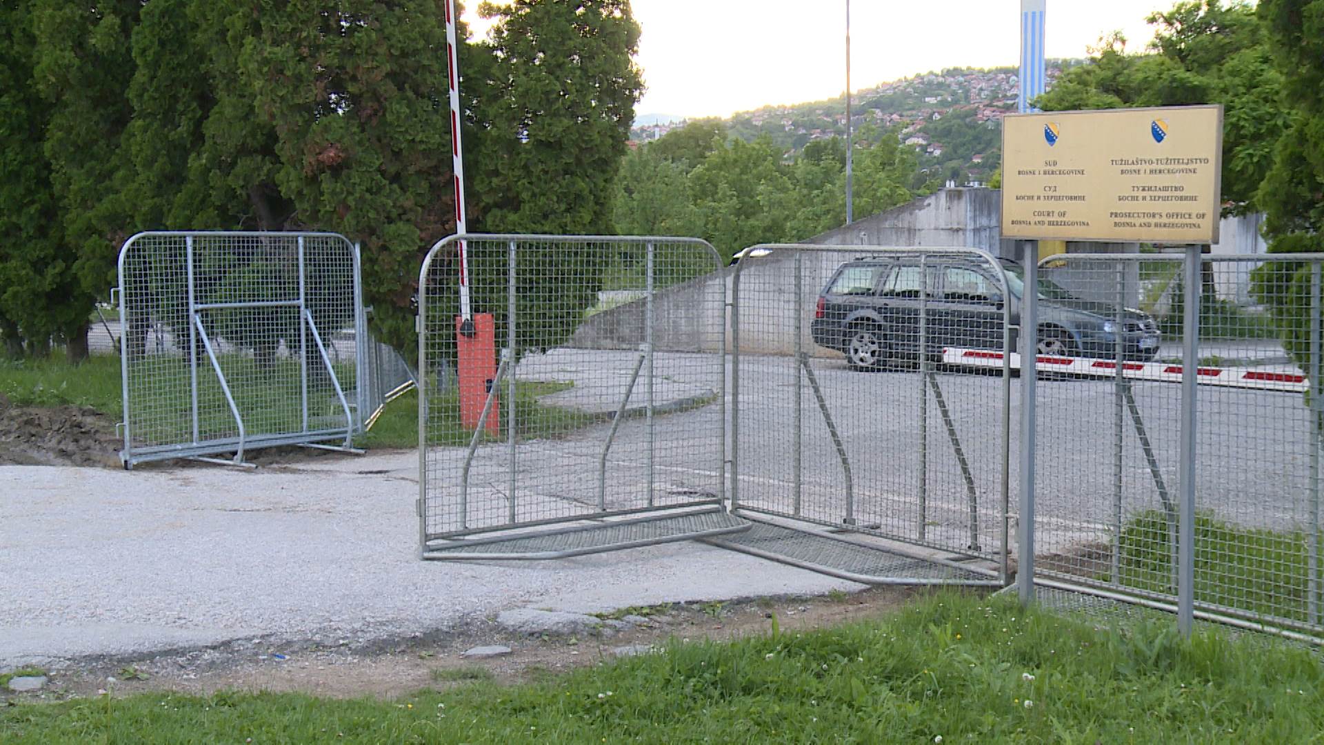 sa-sud-bih-ograda-das-20190528-193606702-.00_01_13_02.Still004