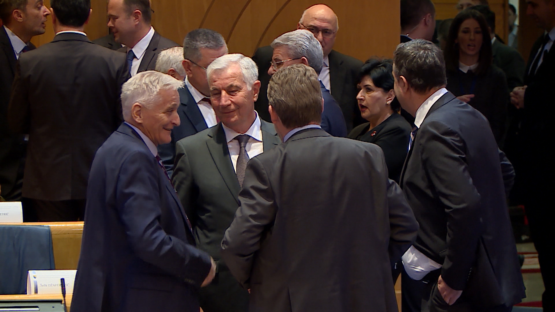 SA-TRGOVSKA PROTEST SA PKG-ADS(20190729-161246639).00_00_14_10.Still005