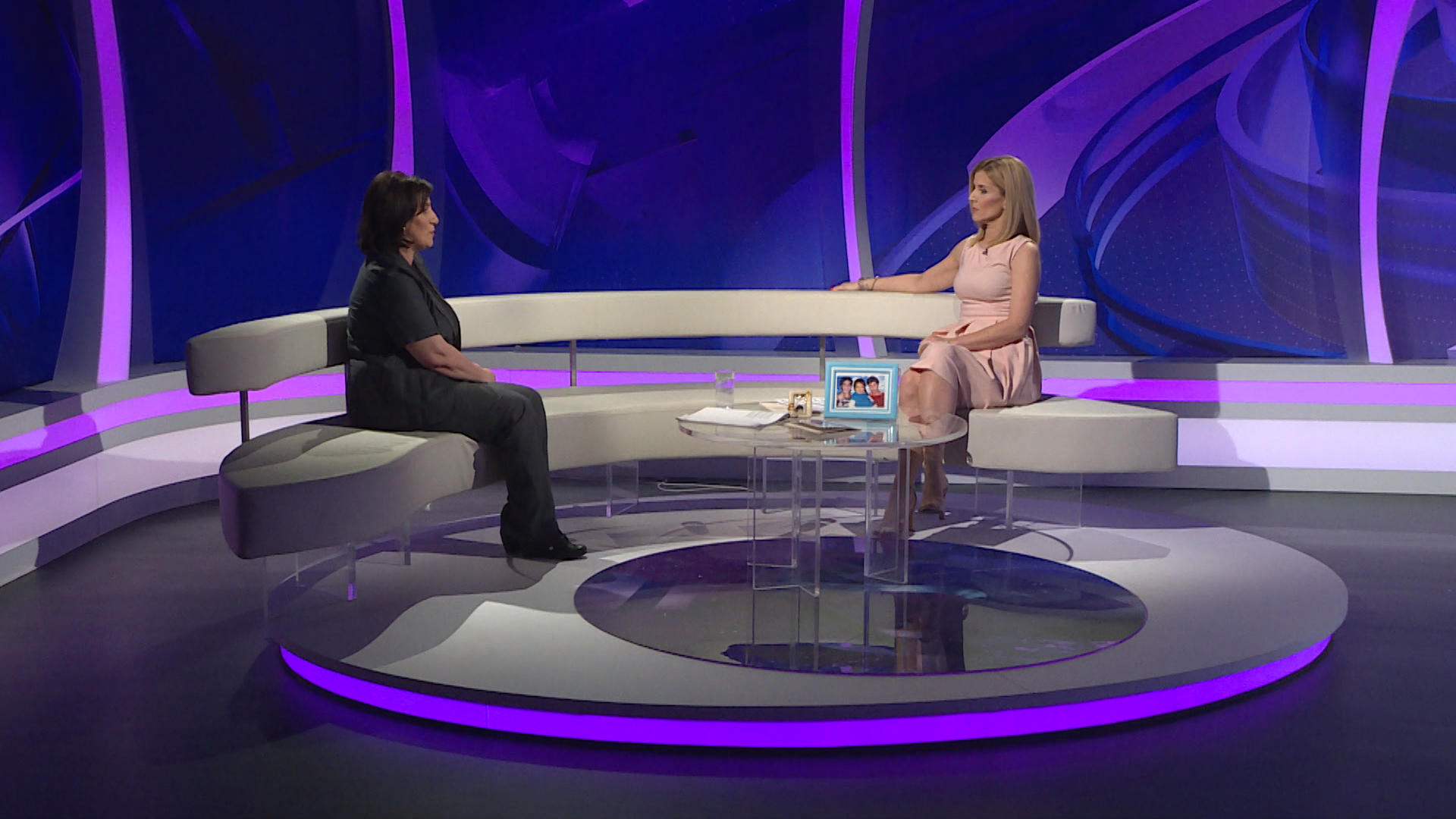 SA-VECERNJI STUDIO-250419-01.00_05_27_09.Still001