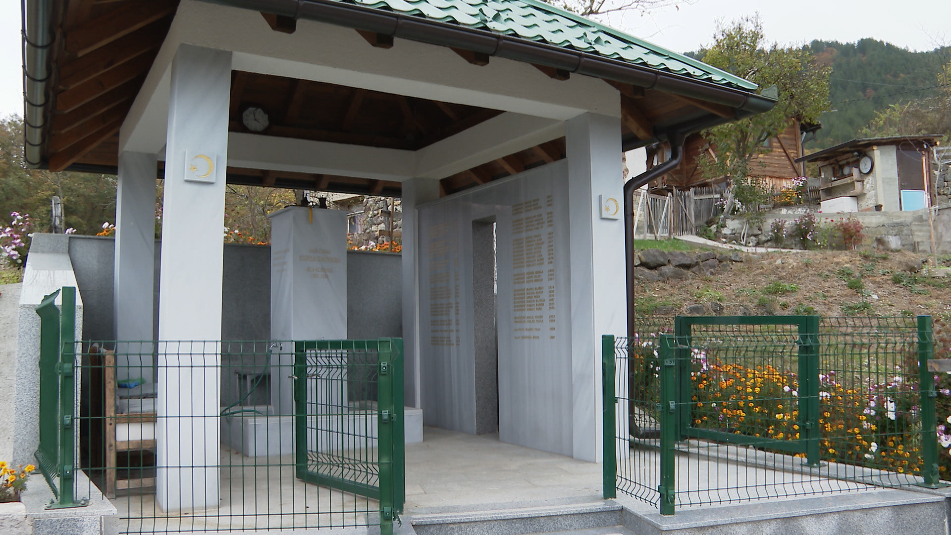 SA-VISEGRAD PKG-SEM-1(20191030-184545855).00_00_11_12.Still001