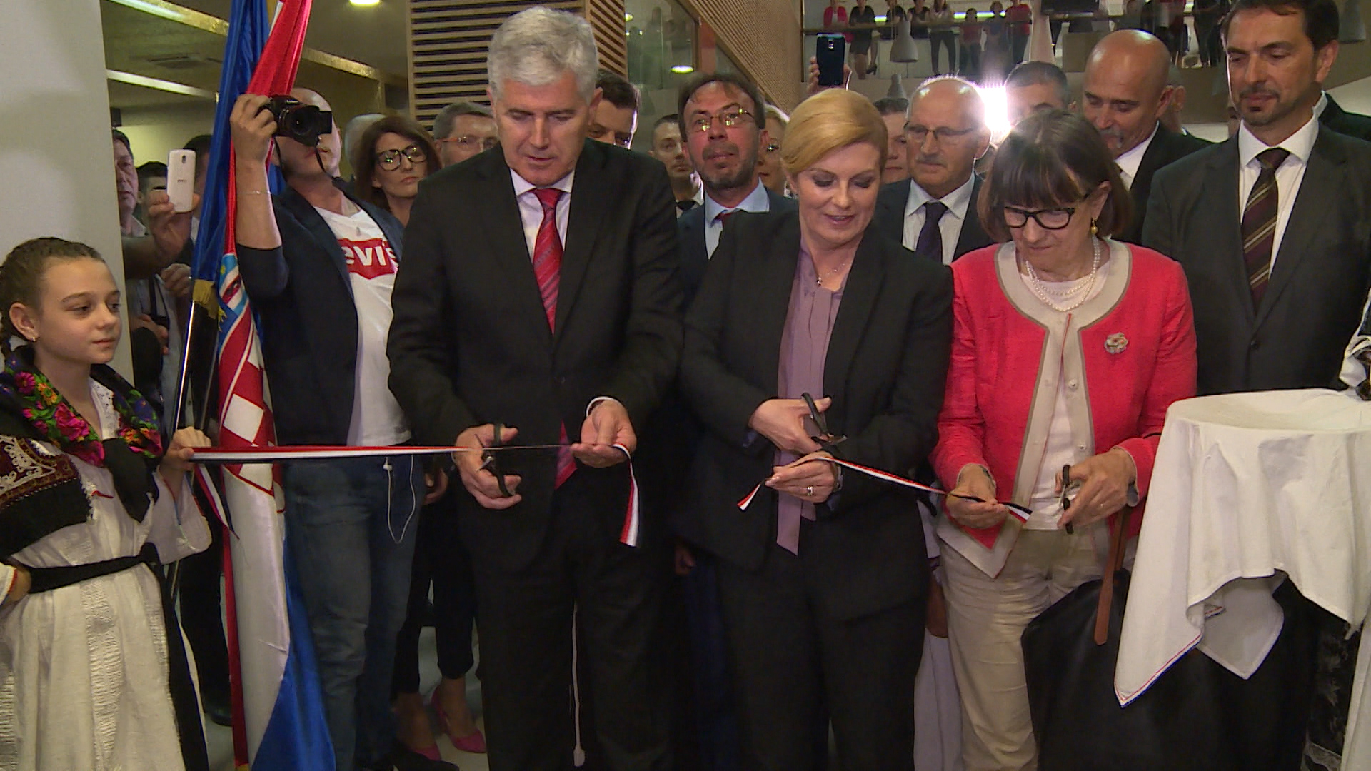 SA-VITEZ PKG-19-BOB-1(20180515-161202084).Still002