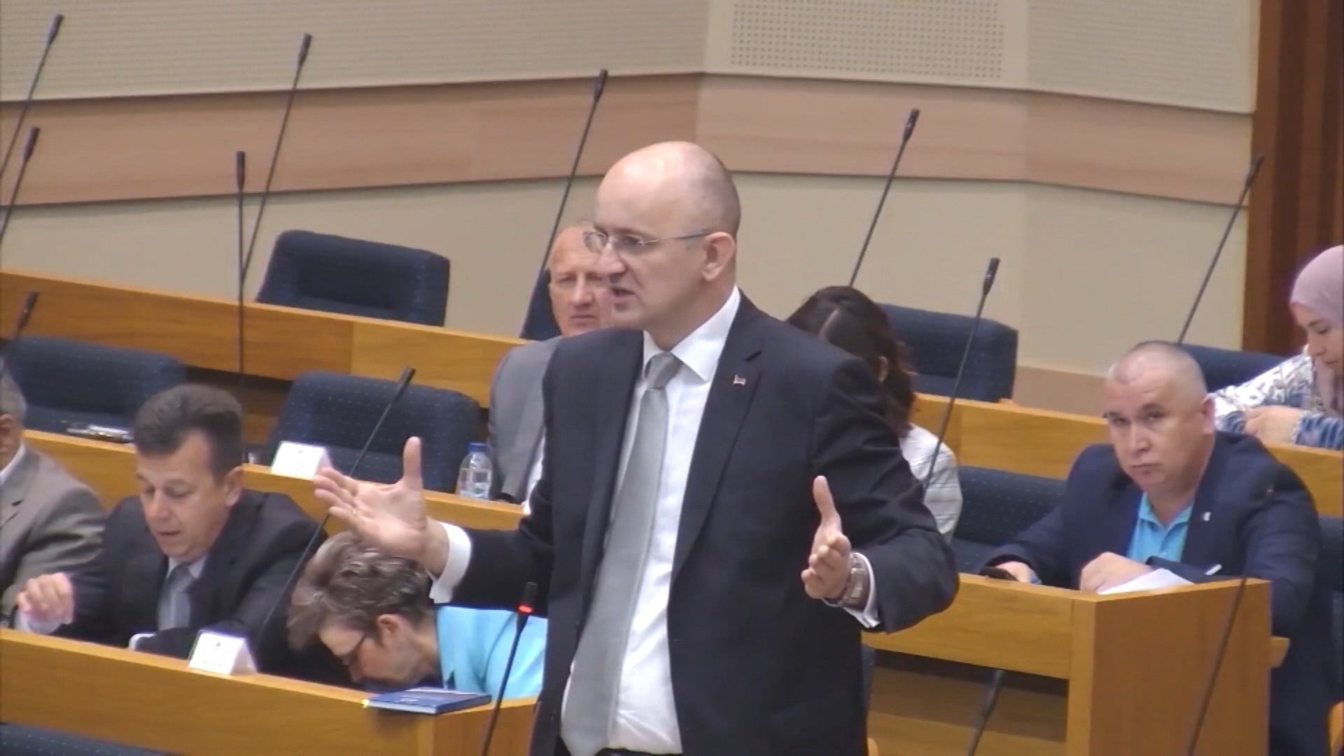 SA-VODA ZAGADJENA PKG-ALT-1(20190704-182353767).00_02_04_04.Still004