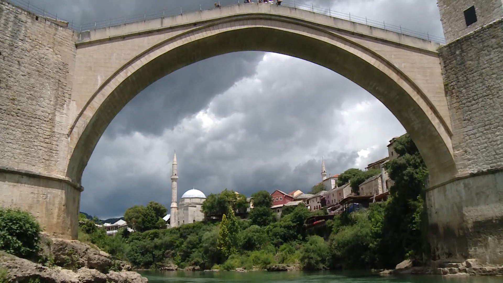 SA-ZATVORENE GRANICE DONAT-19-ADS-1(20200619-173215306).00_01_06_11.Still002