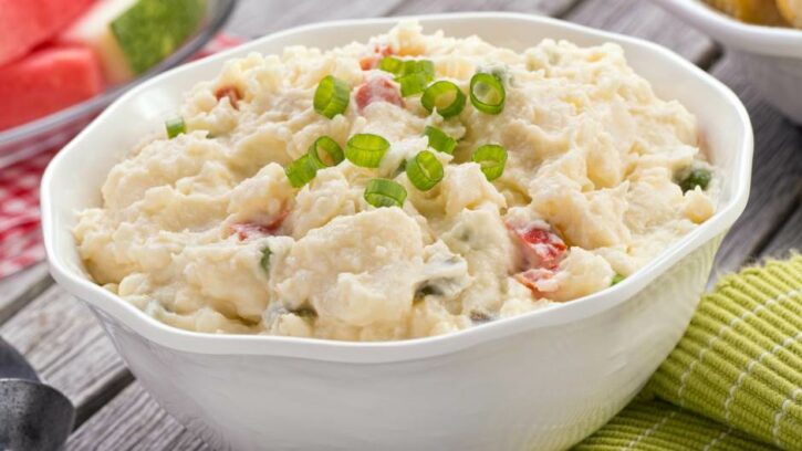 salata-od-kajmaka-i-sira-kremasta-salata-303700-725x408