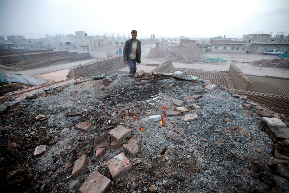 Reuters/Mohamed al-Sayaghi