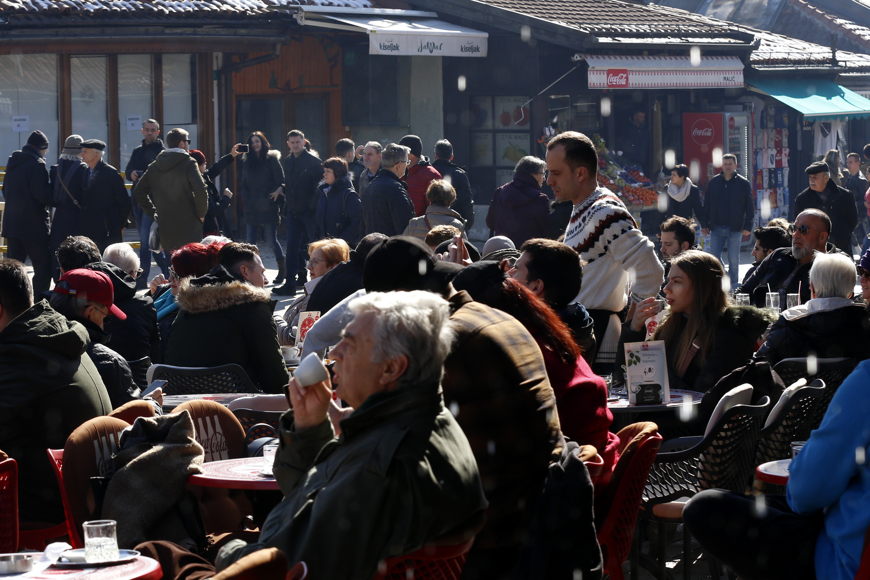 Sarajevo ljetna bašta kafići šetači