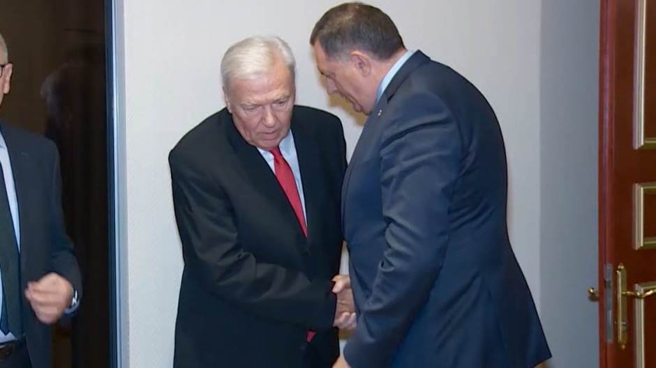 Sequence 01.00_00_17_01.Still007