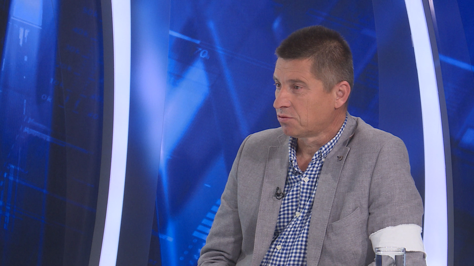 Sequence 01.00_00_24_23.Still006